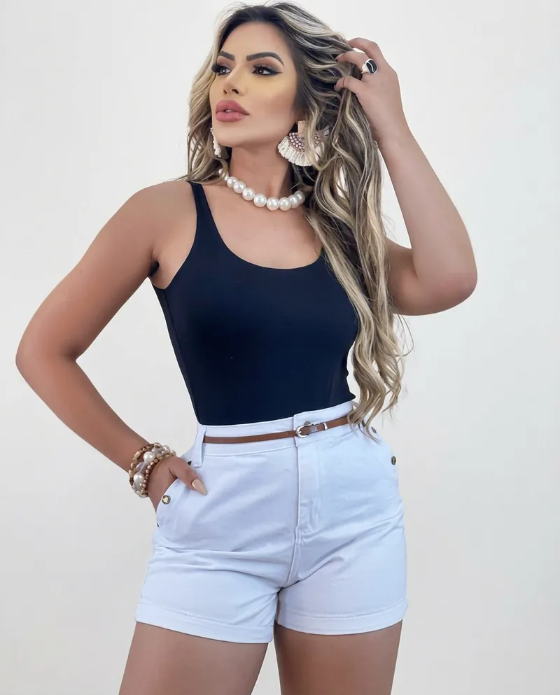 Short branco cinto